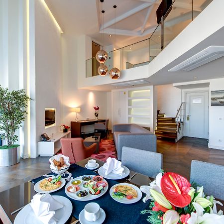 The Elysium Taksim Hotel Istanbul Bagian luar foto The interior of a suite at the hotel